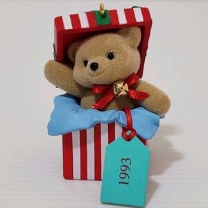 Vtg 1993 Hallmark Keepsake Ornament A Child's Christmas Teddy Bear In Present